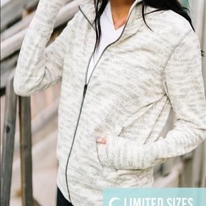 NWTB Zyia Cream Combo Zipper Jacket Small